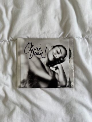 Olivia Dean The Art of Loving CD Firmado