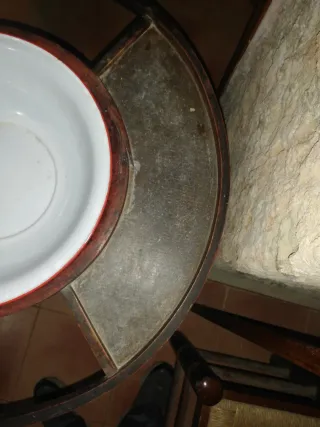 Lavamanos antiguo de madera.