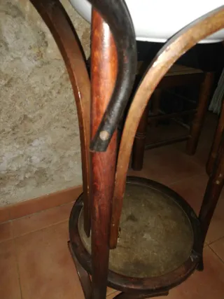 Lavamanos antiguo de madera.