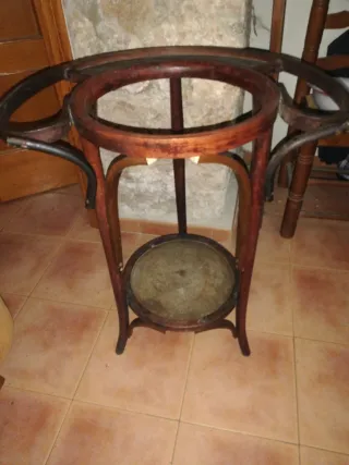 Lavamanos antiguo de madera.