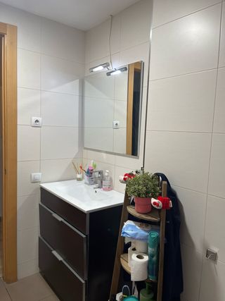 Mueble de baño y espejo madera y cristal