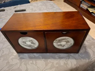 Caja de madera con 2 cajones