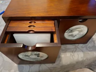 Caja de madera con 2 cajones