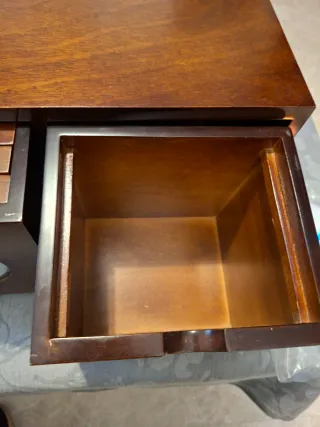 Caja de madera con 2 cajones