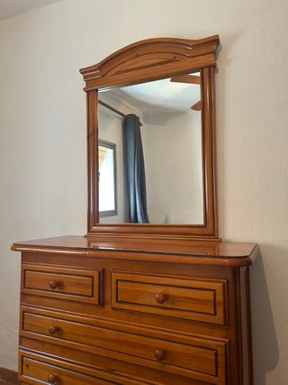 Cómoda de madera con espejo y 5 cajones