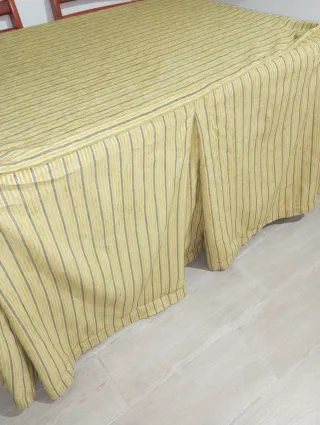 Mantel y enaguillas de tela