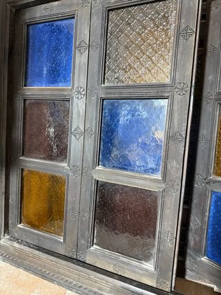 Ventana madera estilo árabe 3 hojas vidrieras