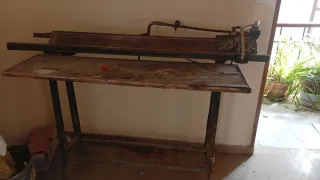 Escritorio de madera con cajones