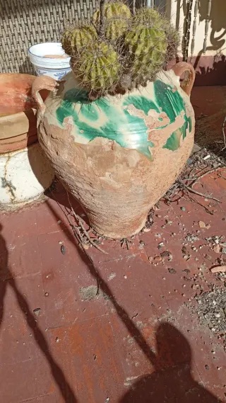 Escritorio de madera con cajones