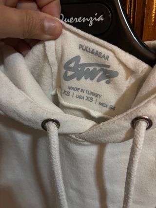 Sudadera blanca con estampado de diablo