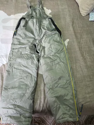 Pantalones de nieve verdes y amarillos