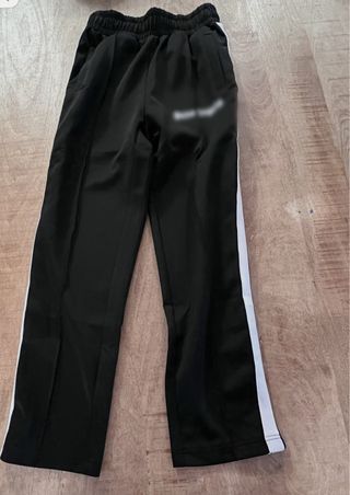 Tuta sportiva nera e bianca con banda laterale