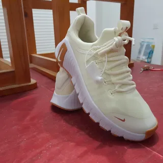 Zapatillas Nike Beige/Marrón Nuevas