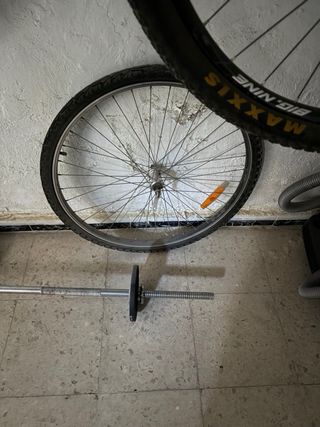 Bicicleta de montaña gris