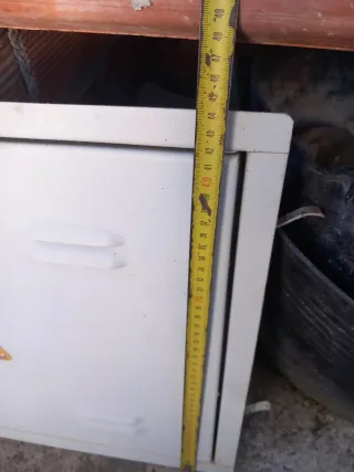 Puerta metálica cuadro eléctrico