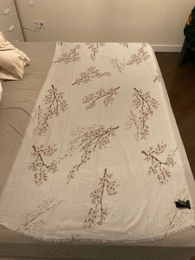 Pañuelo Parfois fino estampado flores