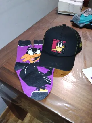 Pack Gorra y Calcetines Pato Lucas