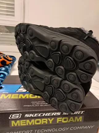 Botas Skechers Negras con Forro Interior