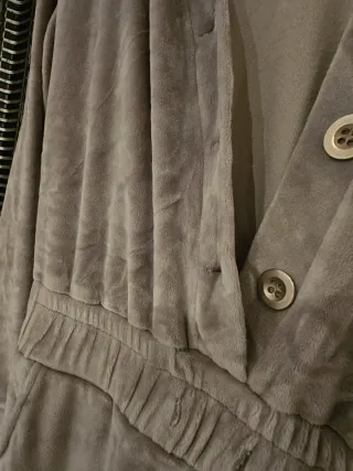 Mono terciopelo gris nuevo sin etiqueta