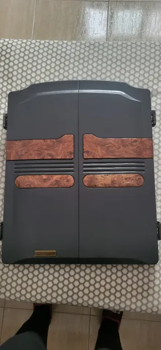 Diana de pared con detalles imitación madera