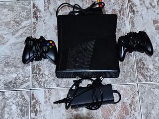 Xbox 360 con 5 giochi fisici e 20 digitali