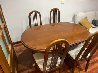 Mesa comedor + 4 sillas tapizadas
