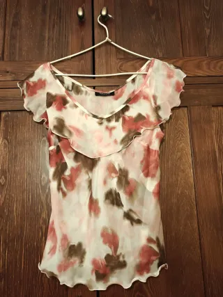 Camisola floral con volantes