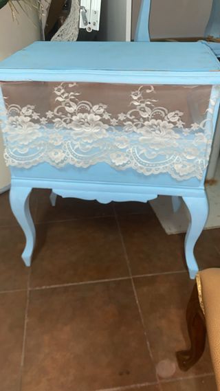2 mesitas auxiliar azul con encaje