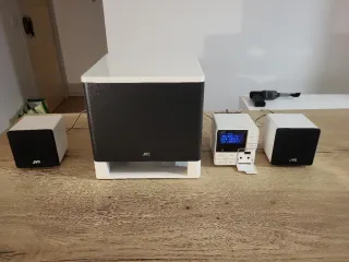 Equipo de Sonido 2.1 JVC Negro y Blanco