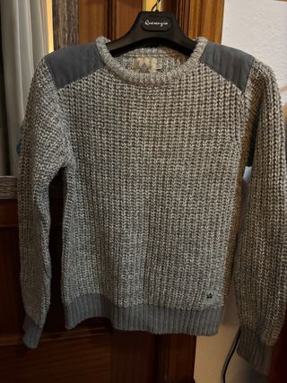 Jersey de punto gris con parches