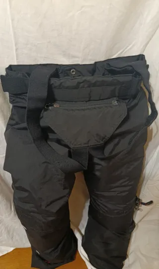 Pantalón nieve negro Decathlon. T4