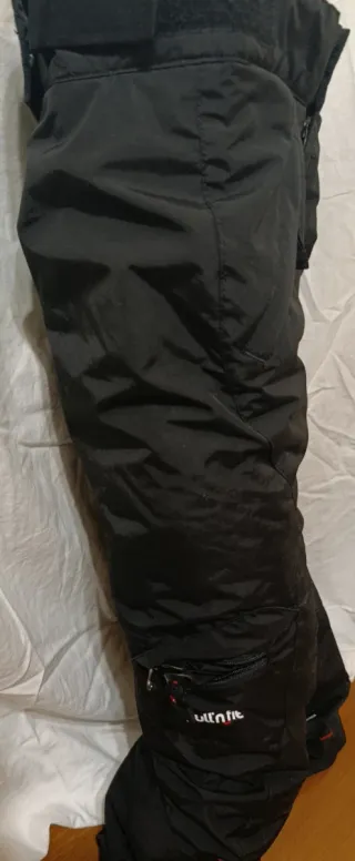 Pantalón nieve negro Decathlon. T4