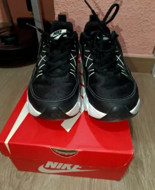 Zapatillas Nike RYZ 365 Negras y Blancas