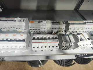 Lote de interruptores automáticos,