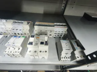 Lote de interruptores automáticos,