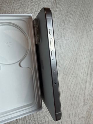 iPhone 15 Pro titanio natural
