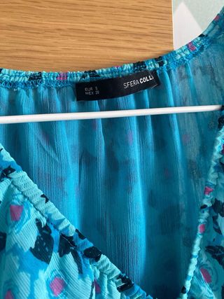 Vestido floral azul y rosa