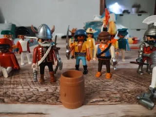 Playmobil figuras indios y soldados