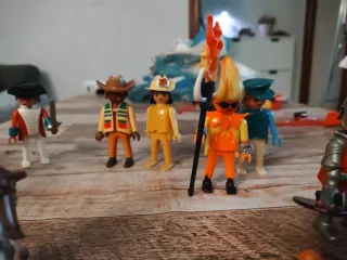 Playmobil figuras indios y soldados
