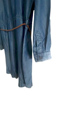 AMICHI. Vestido camisero ligero con cinturón