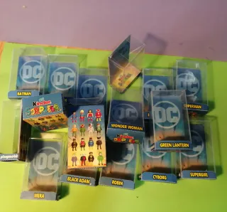Lote 16 cajas vacías para la colección kinder DC