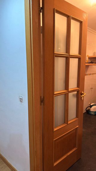 Puerta madera con cristales