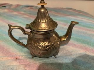 Tetera de metal decorada