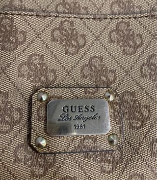 Bolsito de mano Guess