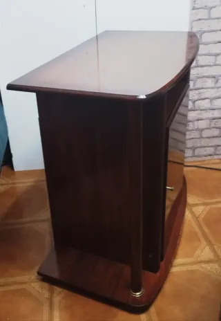 Mesa TV y auxiliar Madera de segunda mano.
