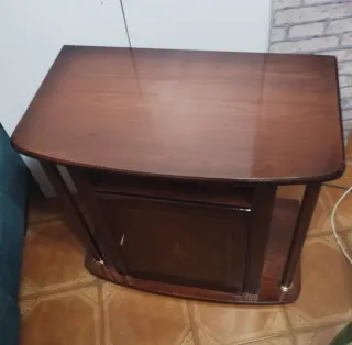 Mesa TV y auxiliar Madera de segunda mano.