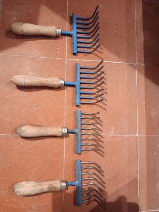 Vendo 4 rastrillos metalico de olivas