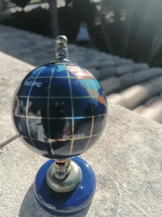 Globo terráqueo Lapislazuli de piedras semiprecios