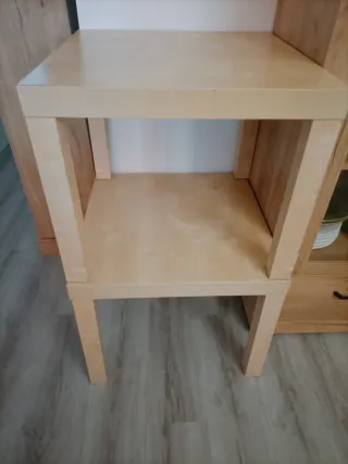 Mesa auxiliar cuadrada Ikea madera clara