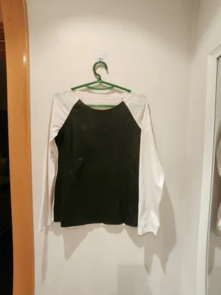 Camiseta manga larga polipiel y tela